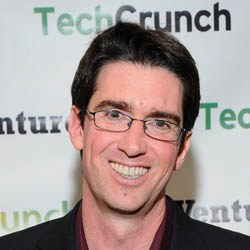 Adam Cheyer atuava como engenheiro diretor do IOS