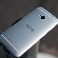 Facebook Home também ficou disponível para HTC One