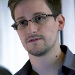 Snowden foi contatado indiretamente por Assange